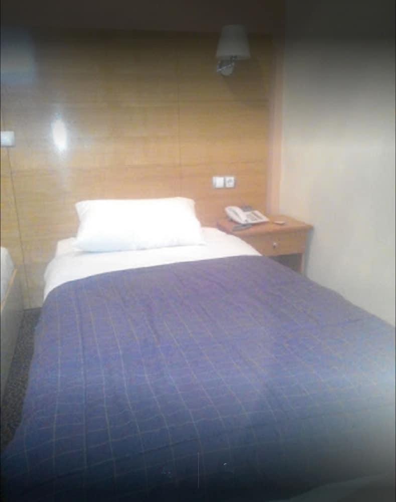 Hotel Les Zianides Tlemcen Extérieur photo